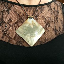 Handmade necklace with big geniue mother of pearl shell