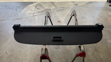 2018 Audi Q5 Retractable Cargo Cover Rear