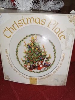 22k Gold Edged Fine Porcelain Christmas Collectors Plate 