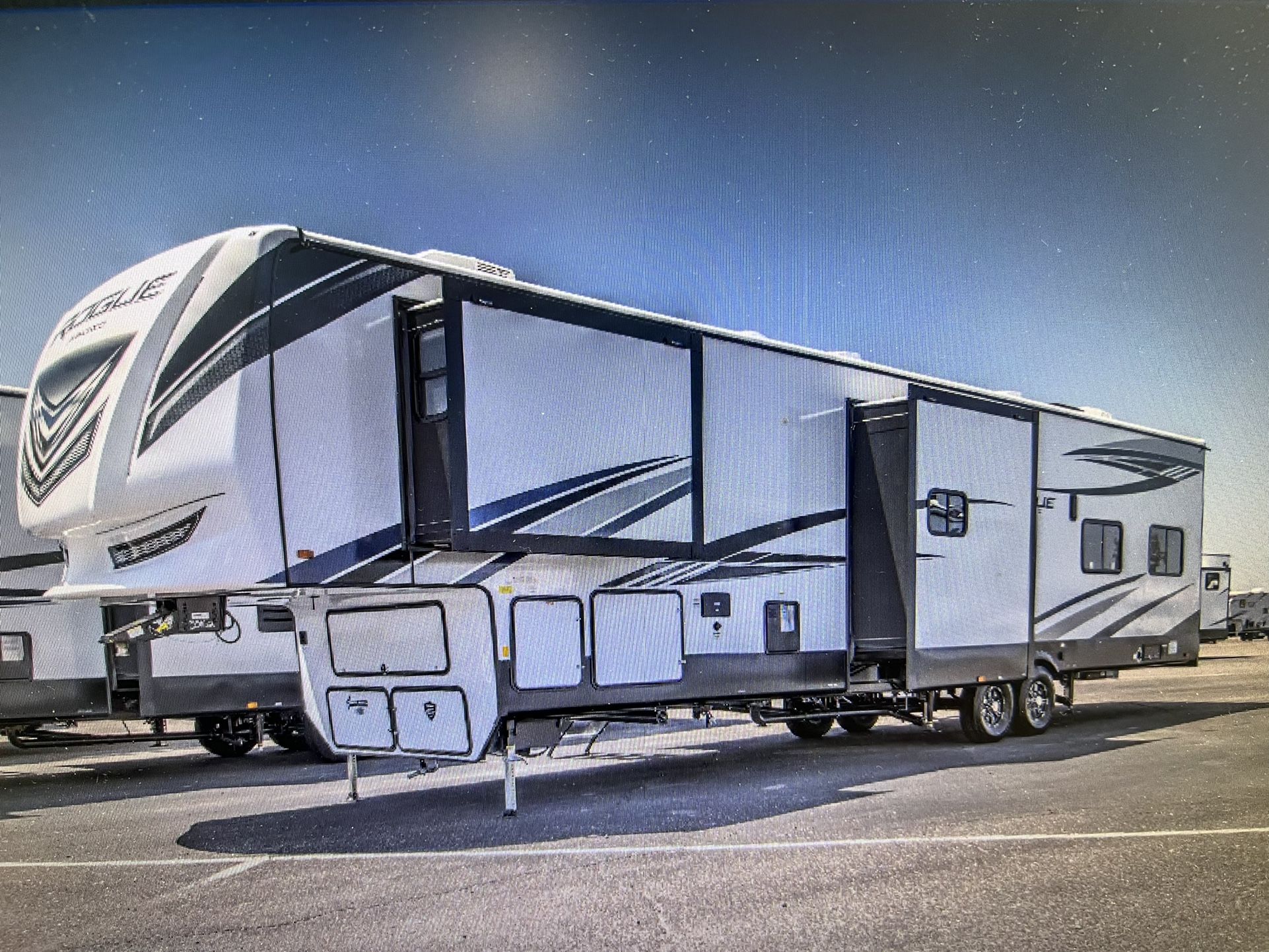 2022 FOREST RIVER ROGUE ARMORED 351G2