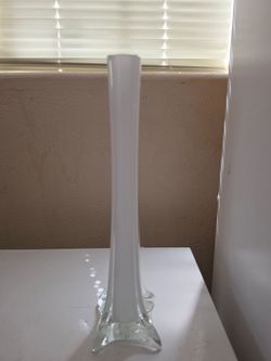 White vase 10 in