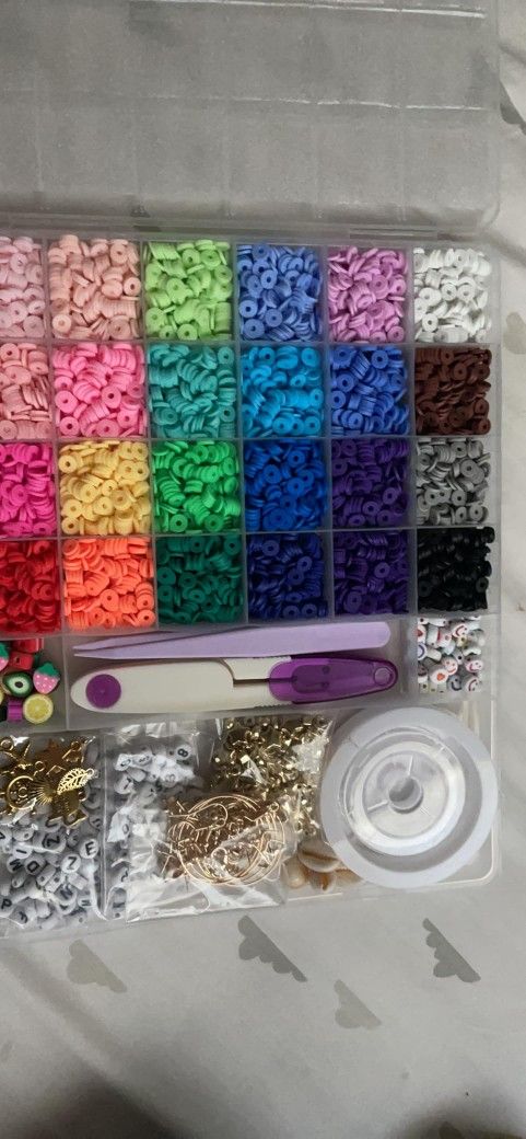 6000 Clay Beads Bracelet Making Kit, 24 Colors Flat Preppy Friendship w/ Charms