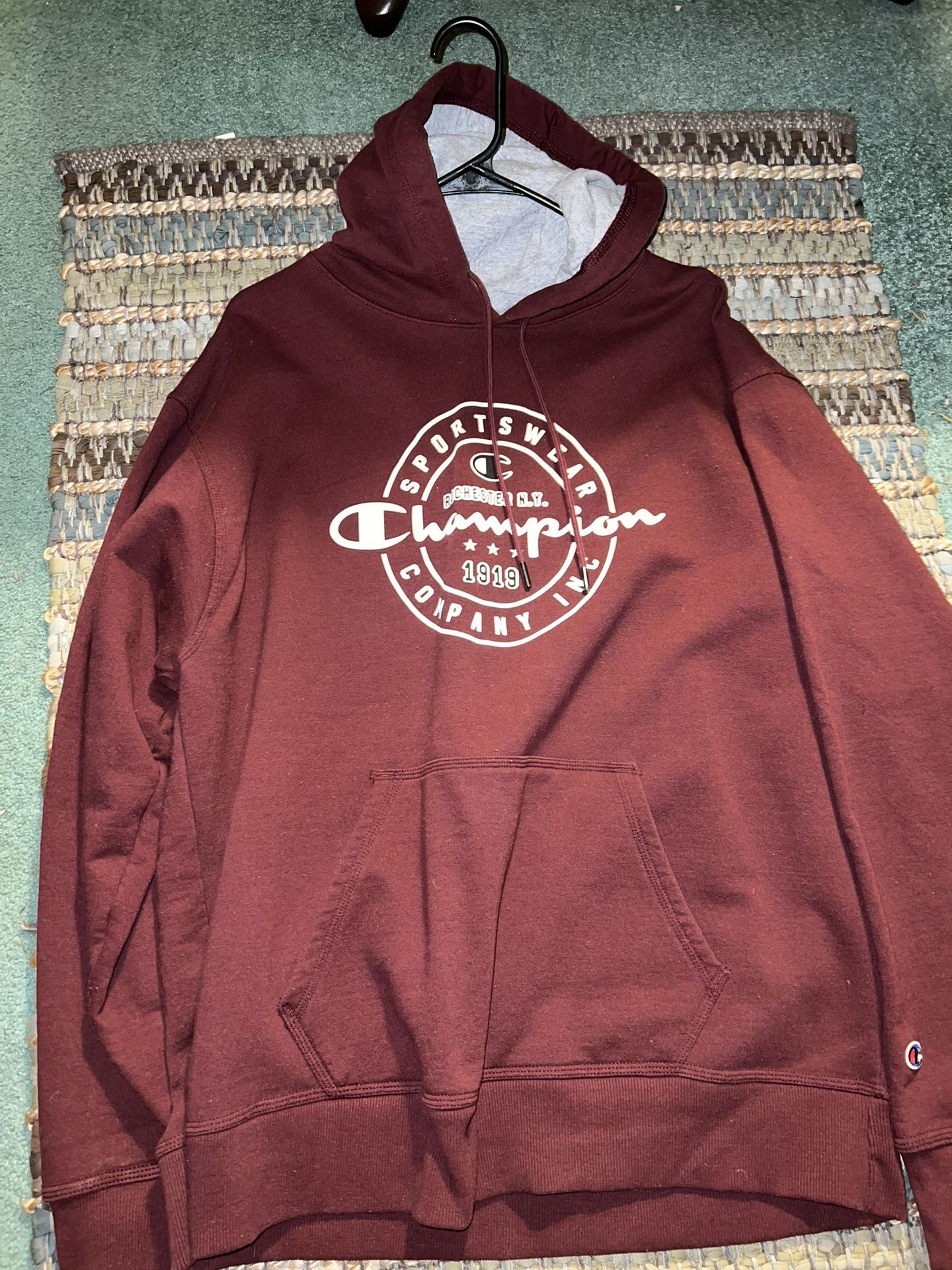 Men’s Size Xl Champion Hoodie