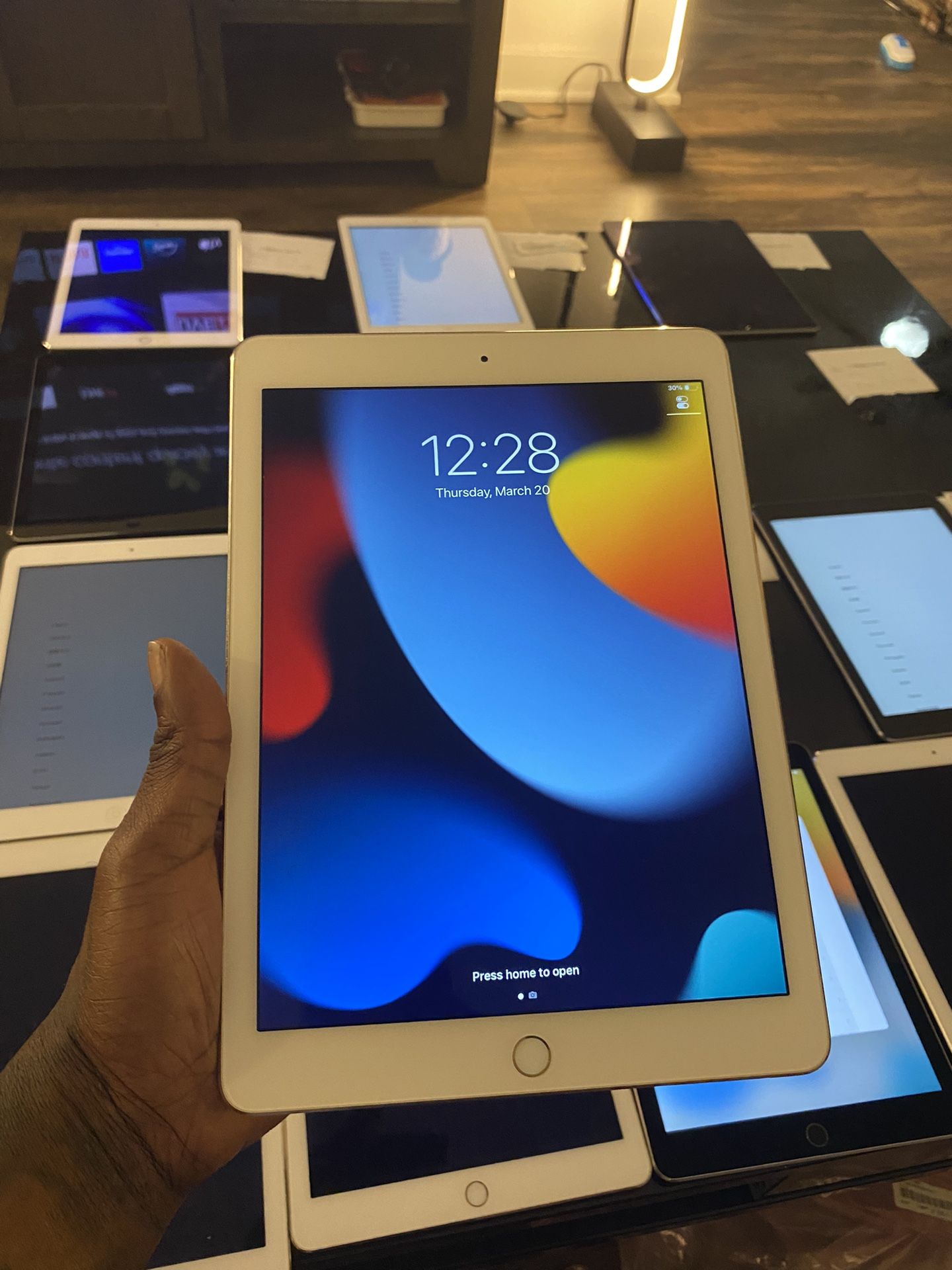 100% Certified Refurbished Apple iPad Air & iPad Air 2 16GB 32GB 128GB (Multiple models in stock)