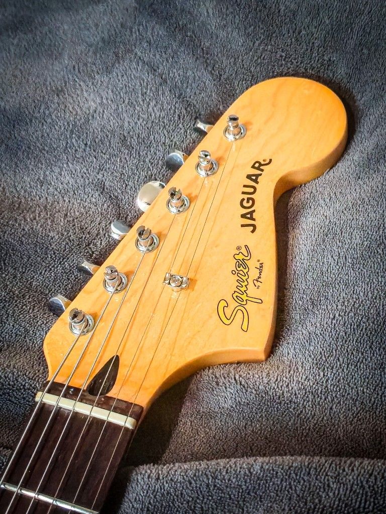 Squier Vintage Modified Jaguar Sunburst electric guitar