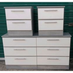 Dresser and 2 nightstands - Cómoda y 2 mesitas de noche