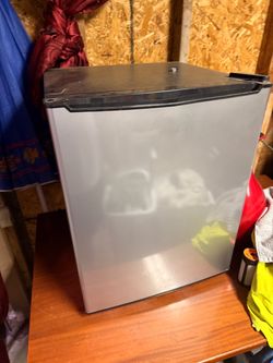 3 ft mini fridge