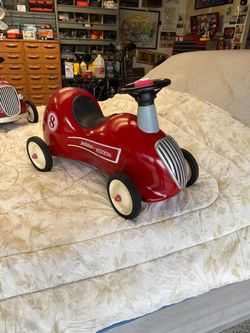 Radio Flyer Red Retro Ride-On Car