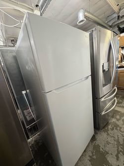 White Top-Freezer Refrigerator