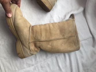 Women’s Ugg’s sz 8