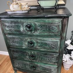 Solid Wood 5 Drawer Distressed & Refinished Dresser ***FREE LOCAL DELIVERY***