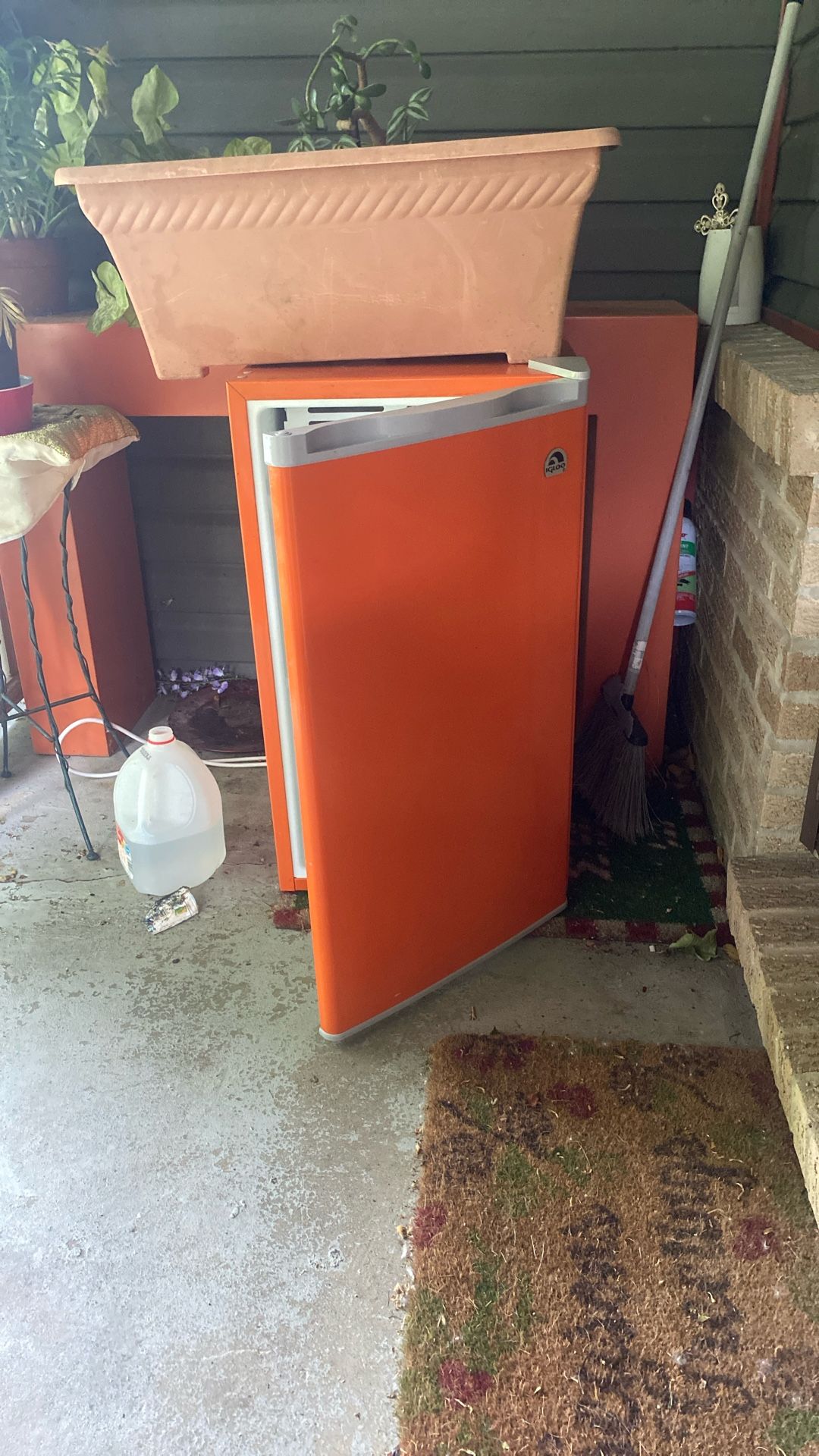 2 Fridges 
