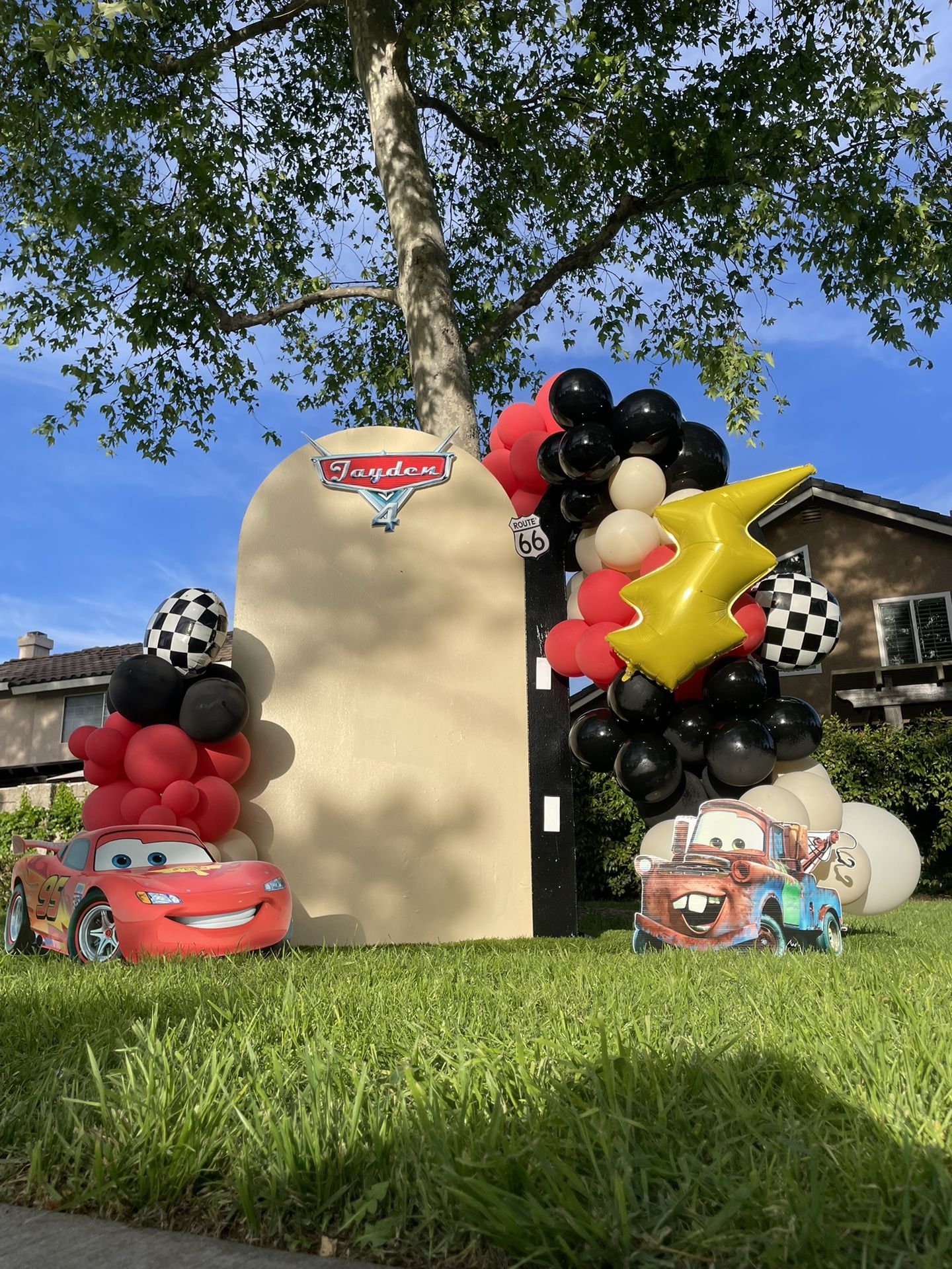 Lightning Mac Queen Balloon Set Up