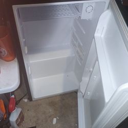 Hisense Mini Fridge/Feezer
