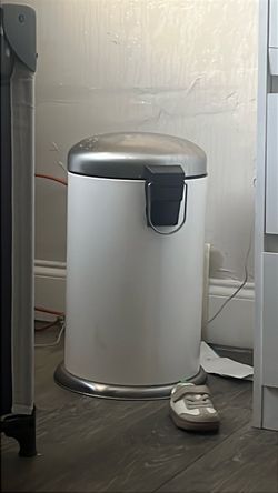 Mini trash can
