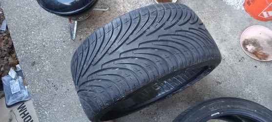 2 Tires 265/30/19 Very Good Conditions Both Tires Are Difrend Brand