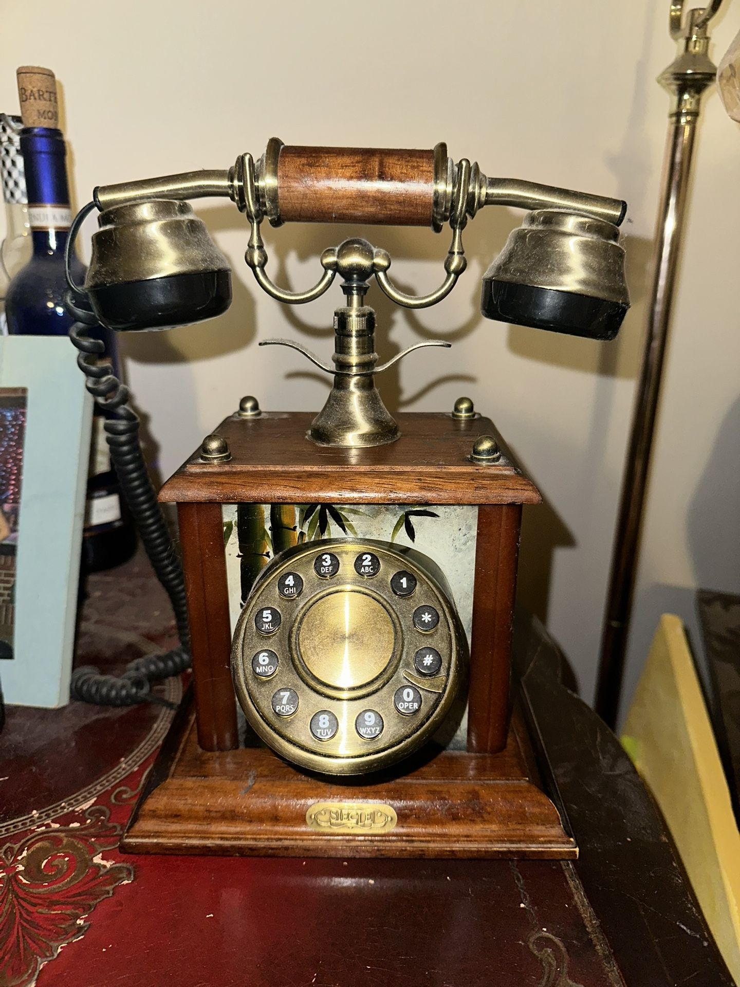 Vintage-Style Rotary Phone – Wood & Brass – Functional & Decorative