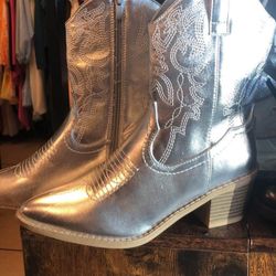 Gorgeous Silver Cowgirl Boots/ Size 7.5/ New/ $30 Cash Only/ Blue Diamond And Rainbow 