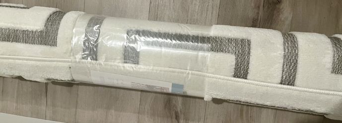 Rug Grey And White 7’10” x 9’10” - Brand New 