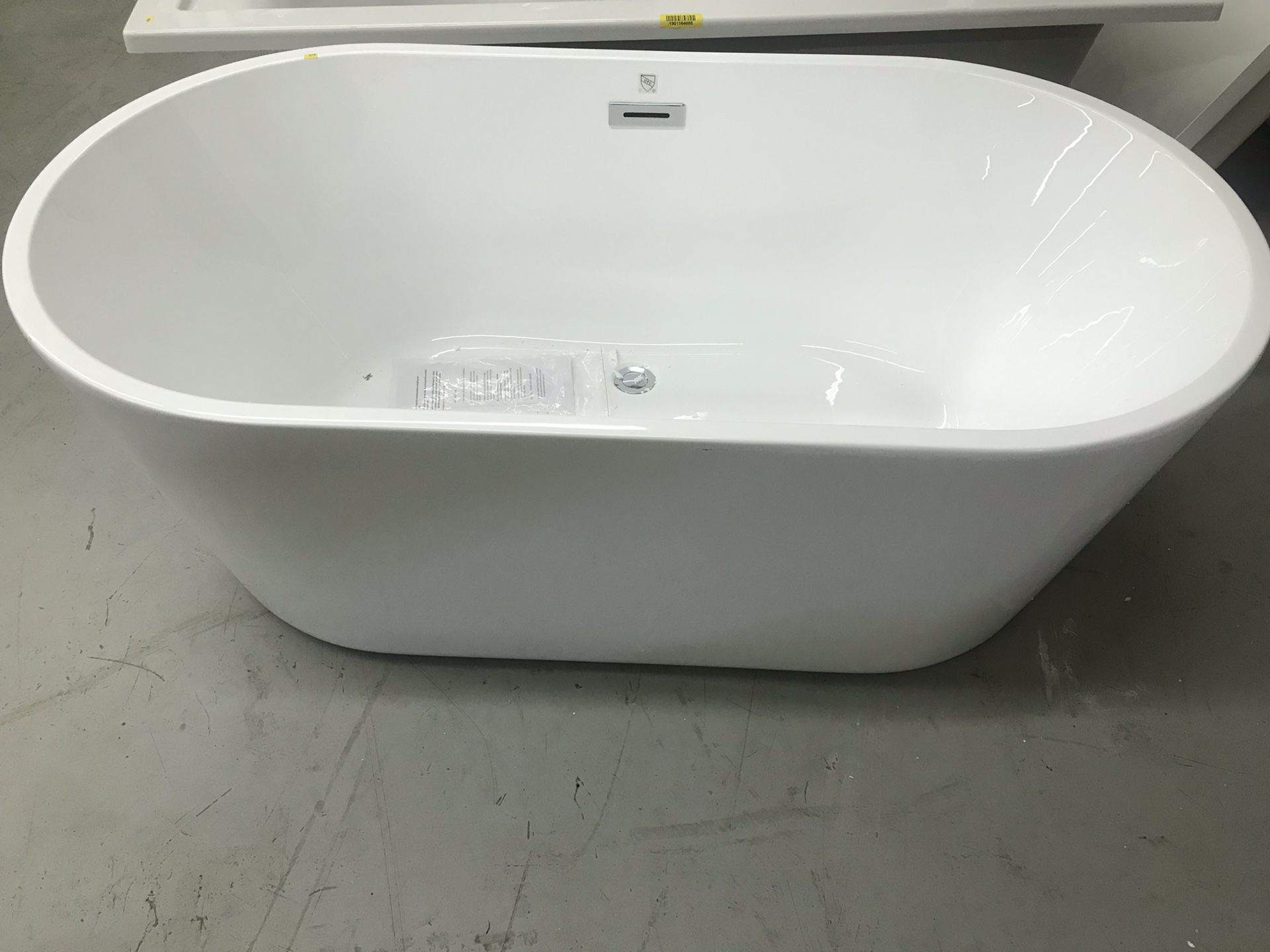 Standalone tub