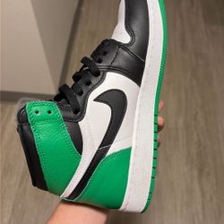 air jordan 1 retro high og gs black lucky green-white noir/blanc/vert irlandais size 6 men , with black and green laces