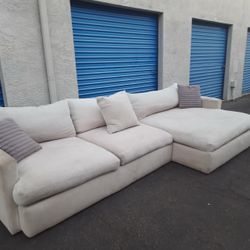 Modern huge sectional couch 🛋️ very nice