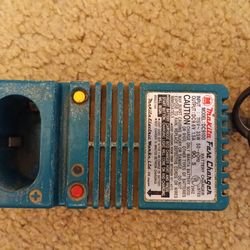Cargador  Makita .