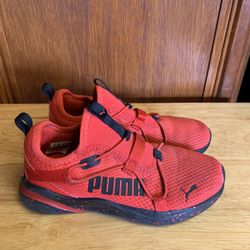 Children’s puma tennis shoes size 2