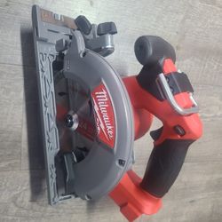 Milwaukee
M18 FUEL 18V Lithium-Ion Brushless Cordless 6-1/2 in. Circular Saw (Tool-Only)