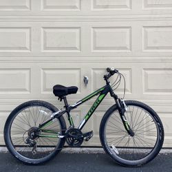 Trek 3500 Mountain Bike – 26” Wheels – Shimano 21-Speed – 13” Frame (33cm) Bicycle