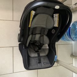 Graco Baby Car seat With Two Based 