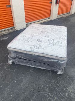 NEW QUEEN PILLOW MATTRESS AND BOX SPRING 2pcs