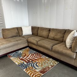 BROWN SECTIONAL COUCH W/ FREE DELIVERY 