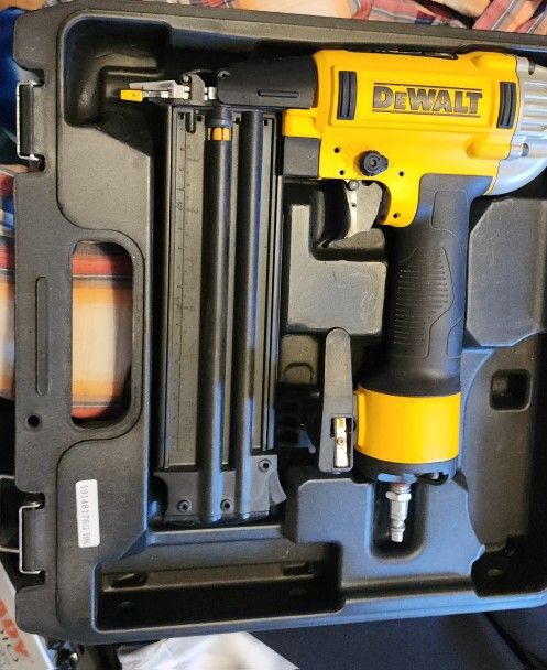 Dewalt 18 ga brad nailer in excellent condition