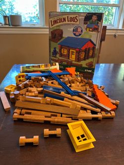 Lincoln logs 135 pcs