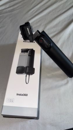 FOLDABLE 2-in-1 selfie Stick Remote kit