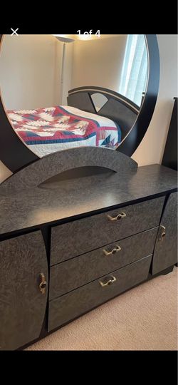 🔥 MUST GO TODAY. Full size bedroom set .OBO