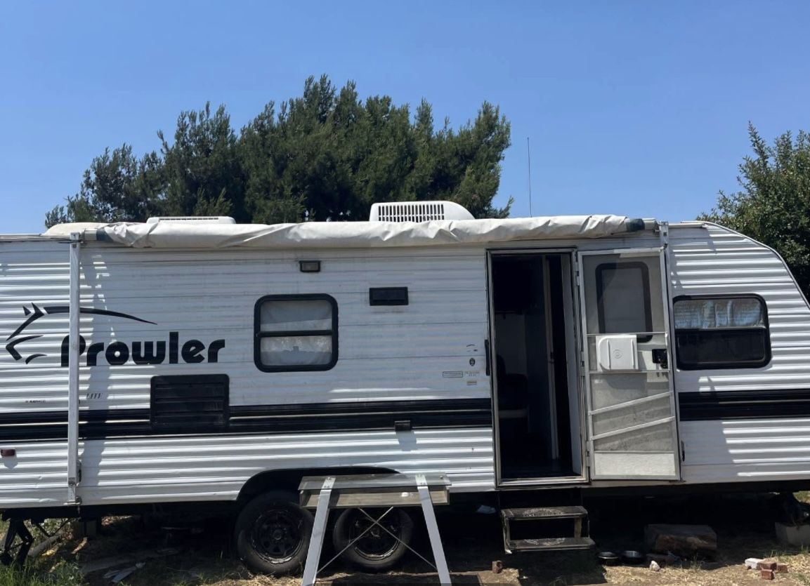 1998 - 24ft Prowler Travel Trailer