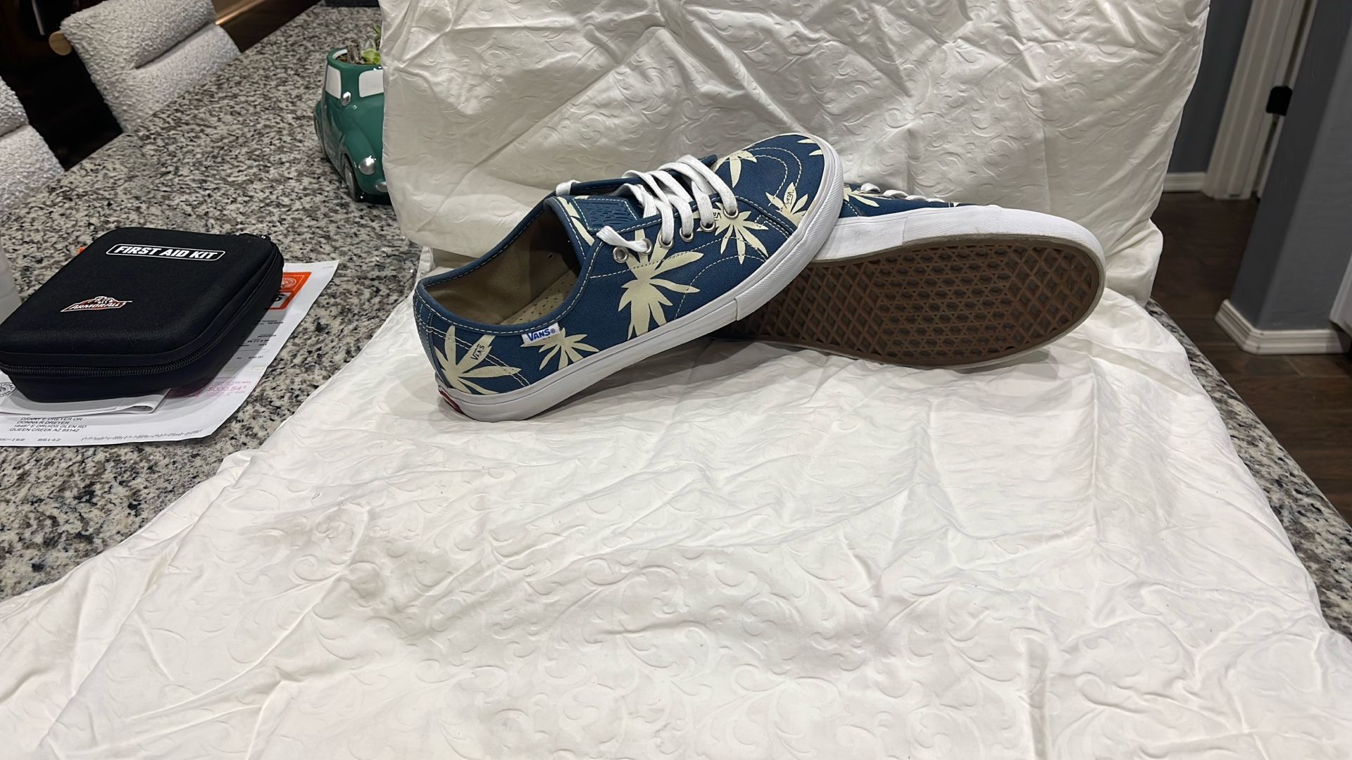 Vans Blue And White Palm Leave Tennis Shoes Size 10 Men’s ,Hardly Worn
