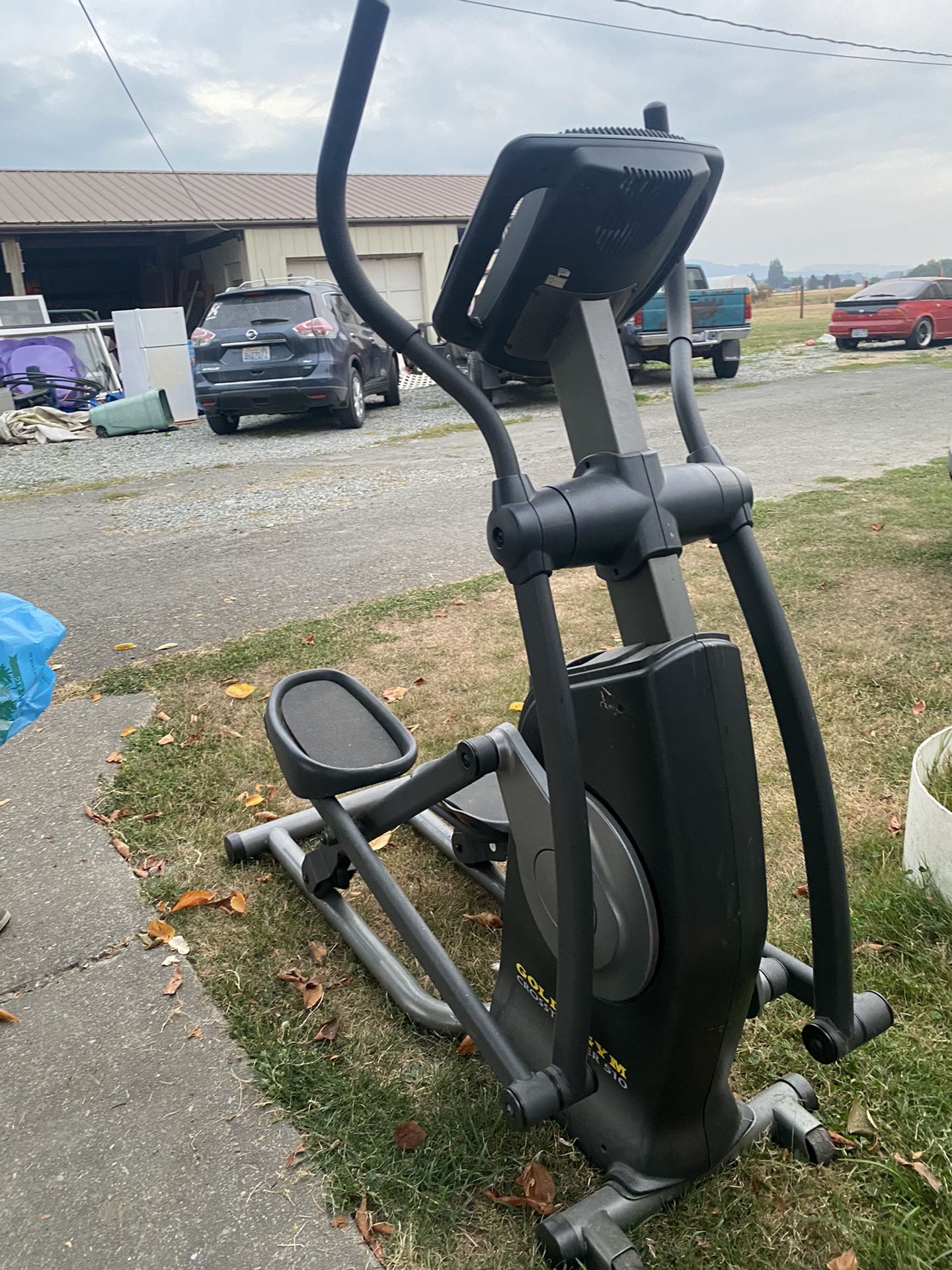 Gold’s Gym Machine For Great Exercise Like New Paid 999 Plus Tax