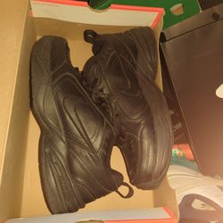 Nike Monarchs Black Size 10 