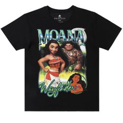 XL Black Disney Moana “Wayfinder” graphic tee. Features bold Moana artwork with vibrant colors. Gently worn, no flaws. Perfect for Disney fans 🌊✨