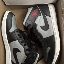 Jordan 1 Mid Shadow Red