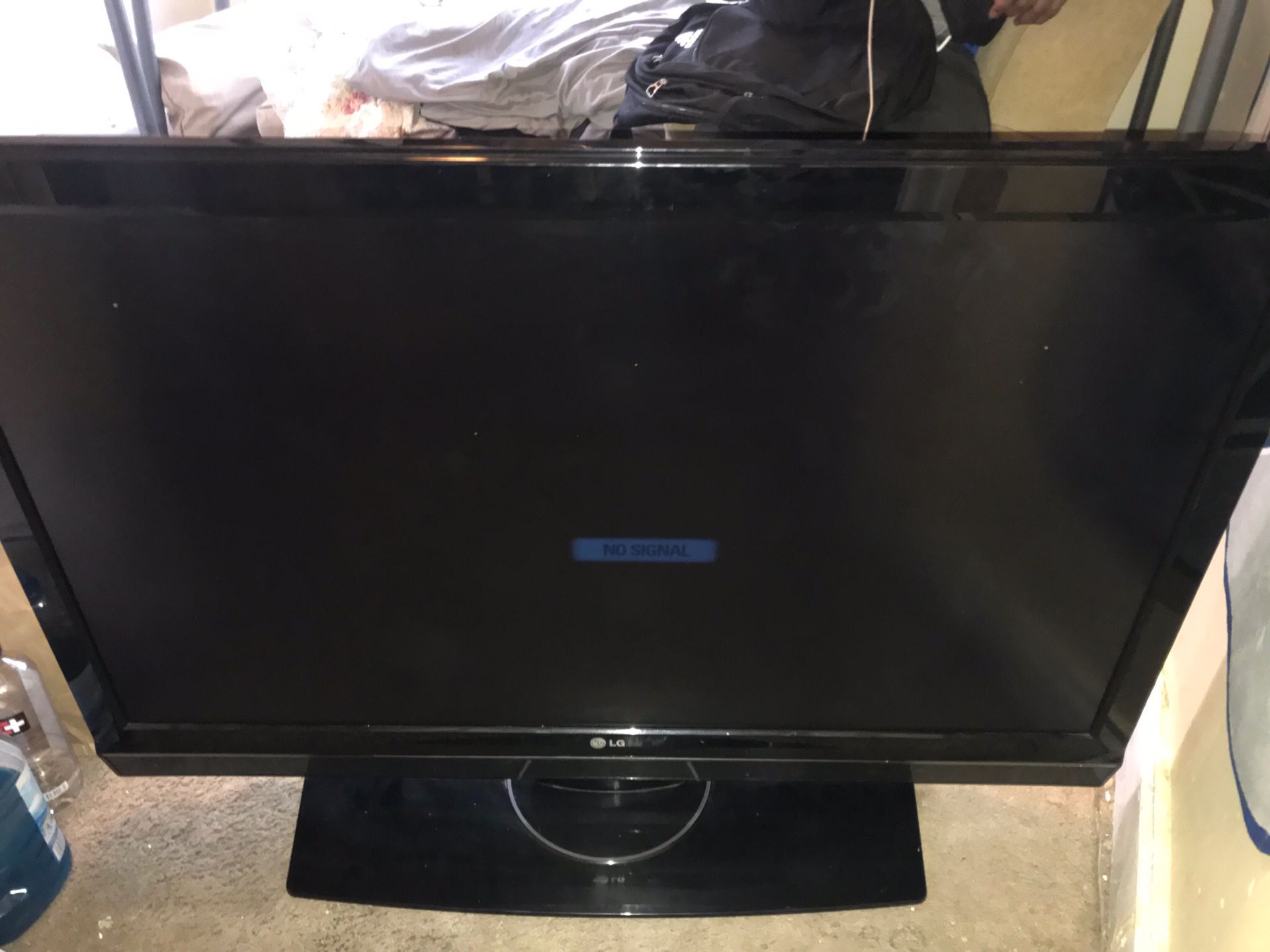 40” inch LG TV
