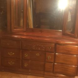 9 Drawer Oak Dresser With Hutch/Mirror