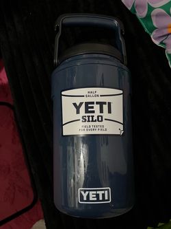 Yeti solo half gallon water bottle