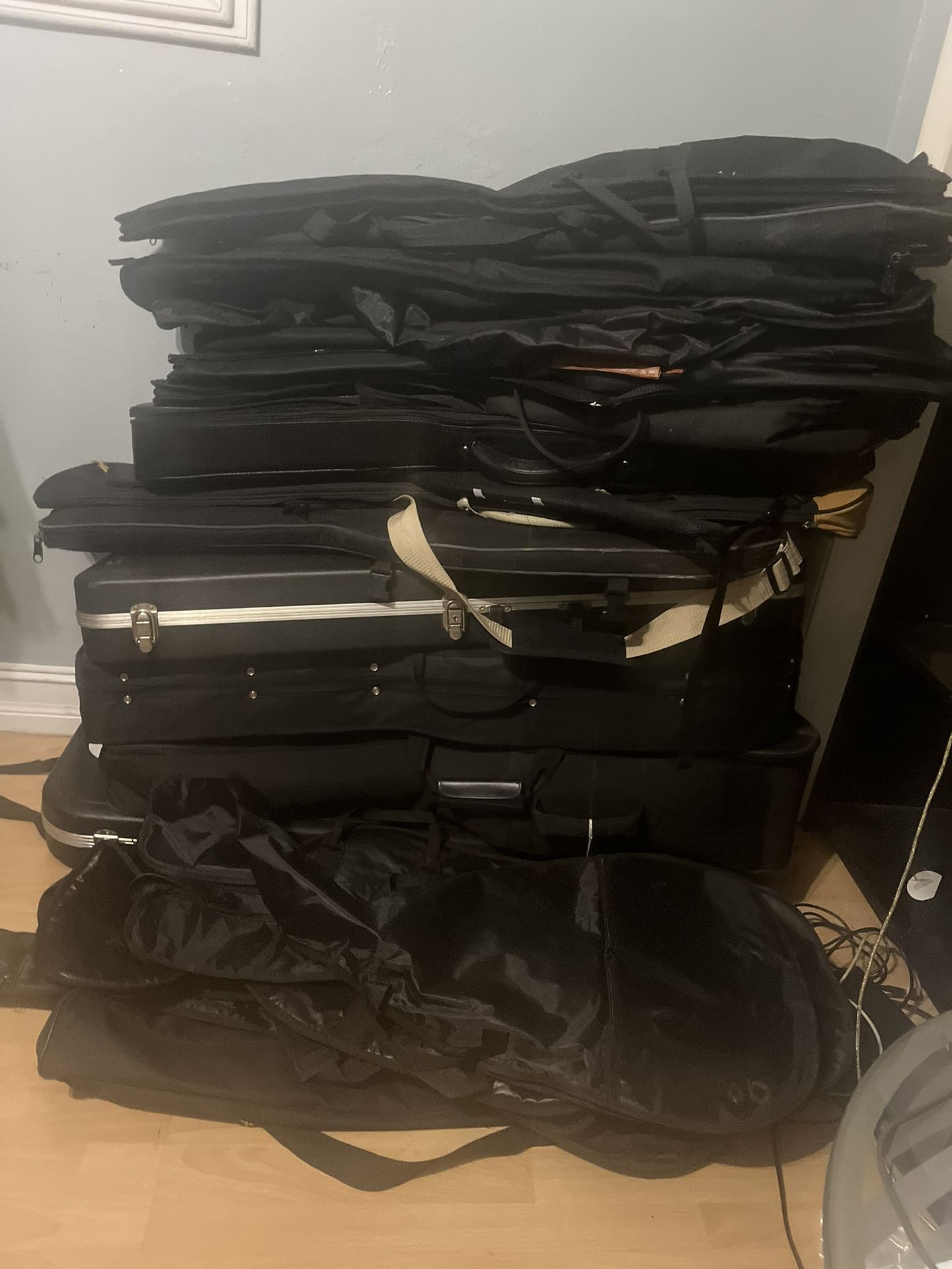 GUITAR GIG BAGS AND CASES OVER 20 from  $15 to $ $75i