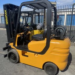 Hyundai Forklift 5000 Lbs Triple Stage 