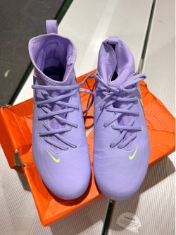 Soccer cleats
