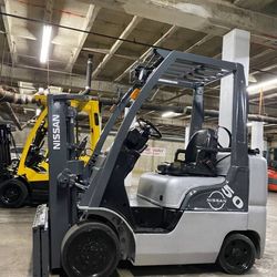 Perfect Condition Nissan forklift 
Last model 
5,500 lb 
Side shift 